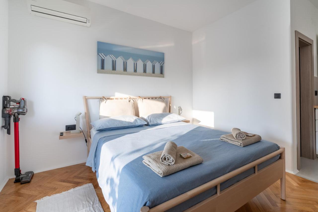 New! D31 Studio W2 Bikes, Sunny Terrace & Parking Rovinj Bagian luar foto