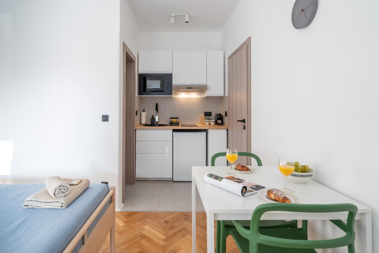 New! D31 Studio W2 Bikes, Sunny Terrace & Parking Rovinj Bagian luar foto