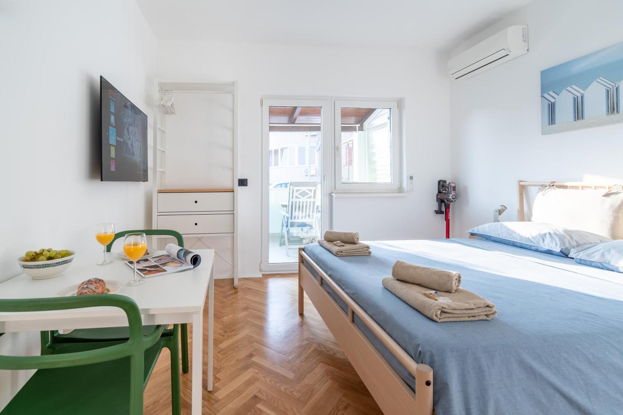 New! D31 Studio W2 Bikes, Sunny Terrace & Parking Rovinj Bagian luar foto