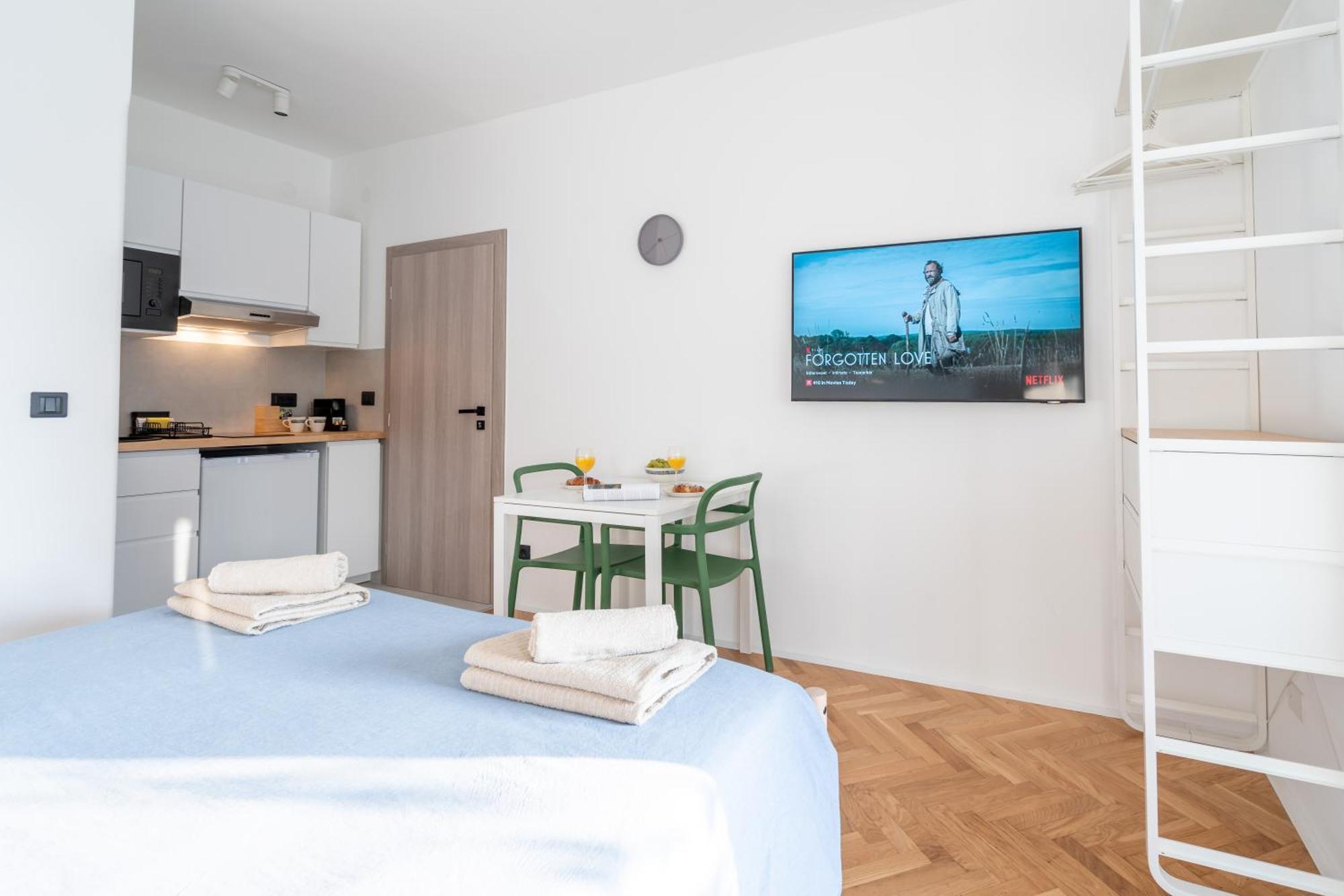 New! D31 Studio W2 Bikes, Sunny Terrace & Parking Rovinj Bagian luar foto