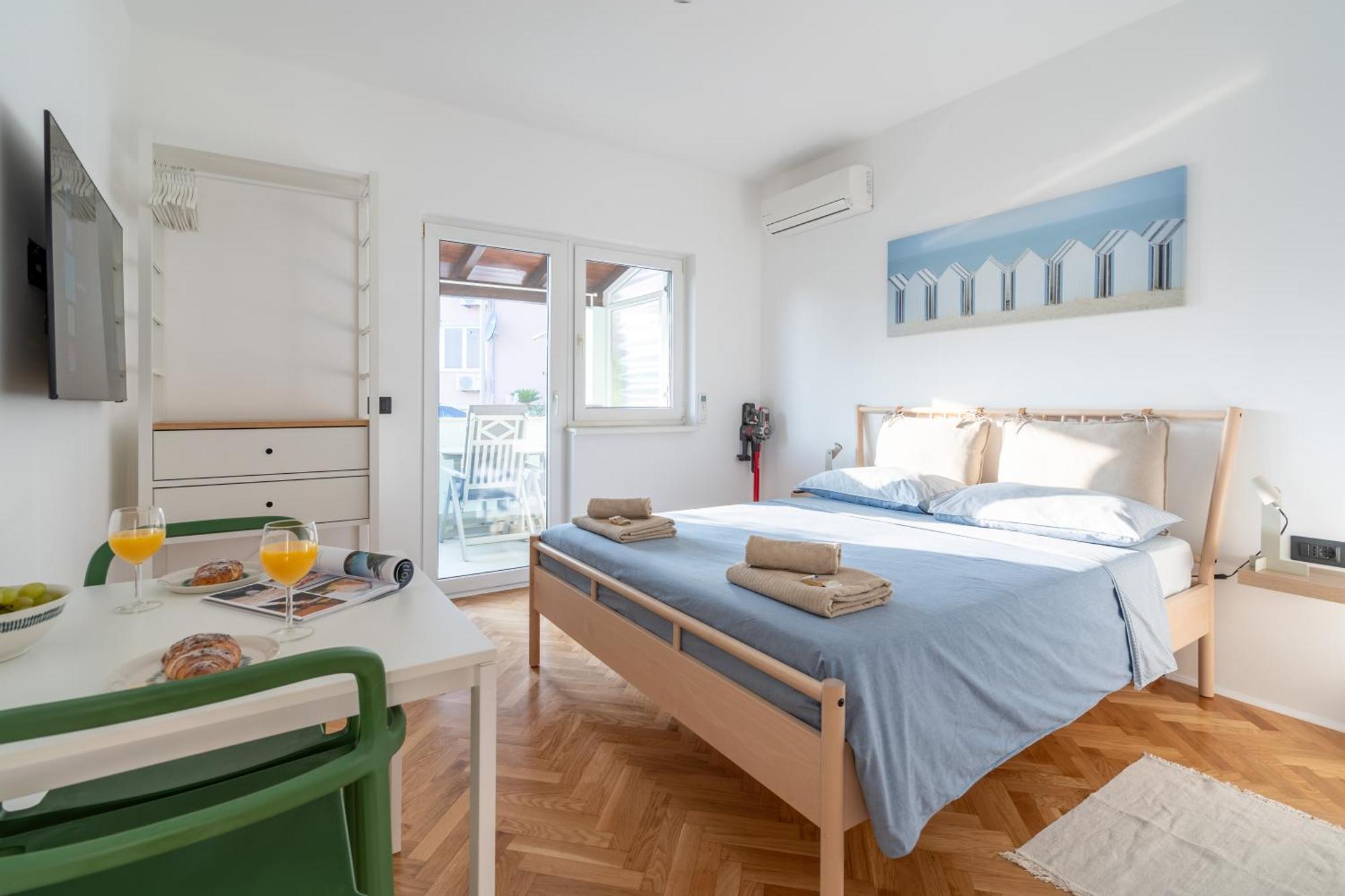 New! D31 Studio W2 Bikes, Sunny Terrace & Parking Rovinj Bagian luar foto