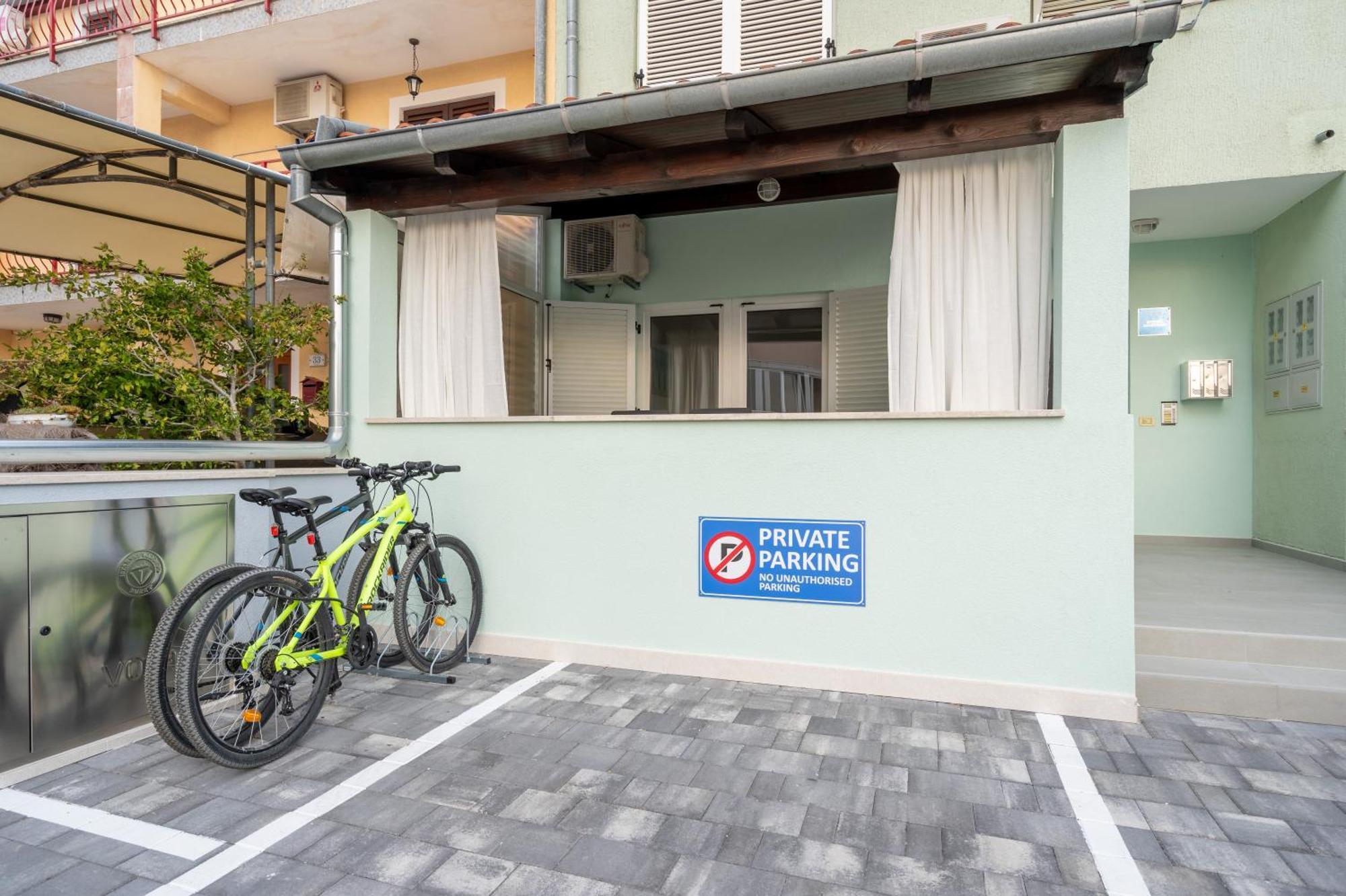 New! D31 Studio W2 Bikes, Sunny Terrace & Parking Rovinj Bagian luar foto